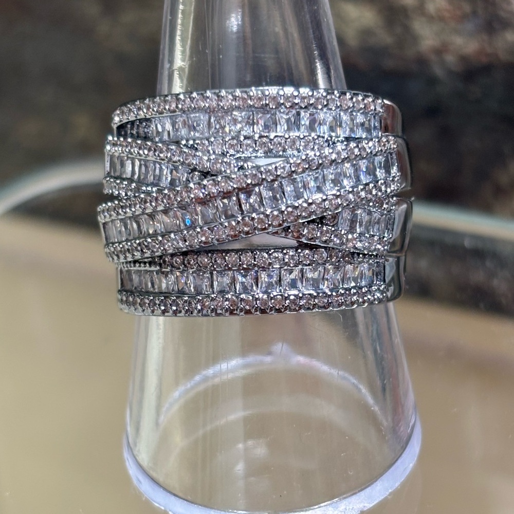 NWT BOMB PARTY APRIL 2025 RING SIZE 10!